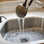Domowe sposoby na czyszczenie kanalizacji – czy są skuteczne?